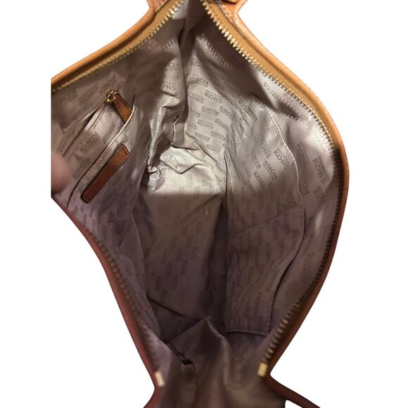 Michael Kors Retired Kingsbury Bucket Bag, Navy in Nice Condition! - Picture 4 of 14